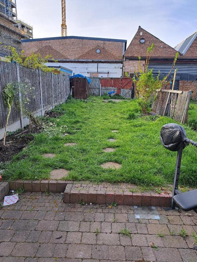 Single Bedroom Near London Seven Kings Train Station Ilford Exterior photo